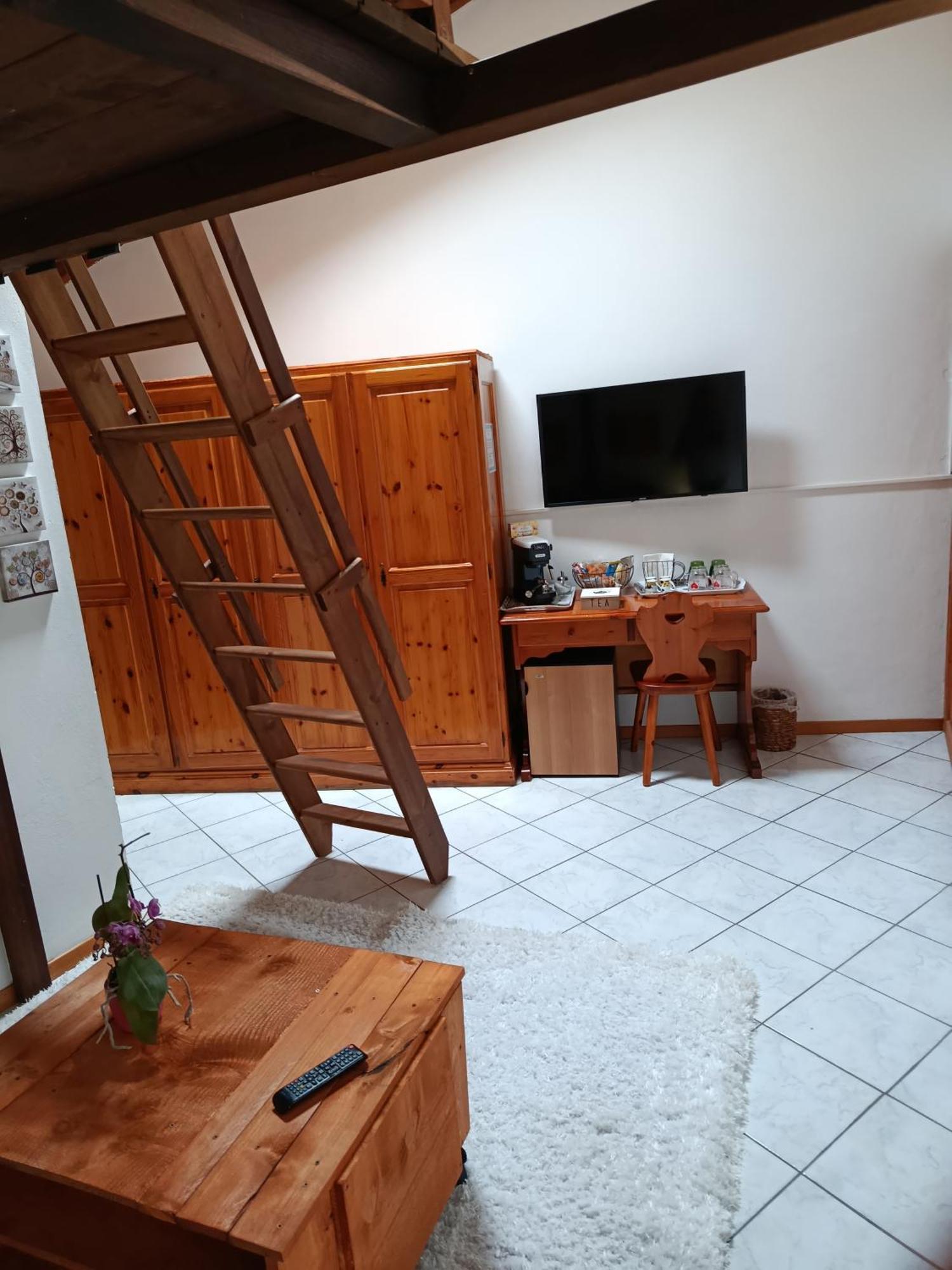 Casa Valletta Mezzomerico Buitenkant foto